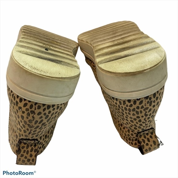 Universal Threads Lilian Leopard print sneakers - Picture 8 of 10